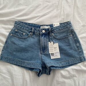 Glassons Mid Rise Denim Mini Short
Colour: Blue Malibu Clean, US 4 Small (UK 8)